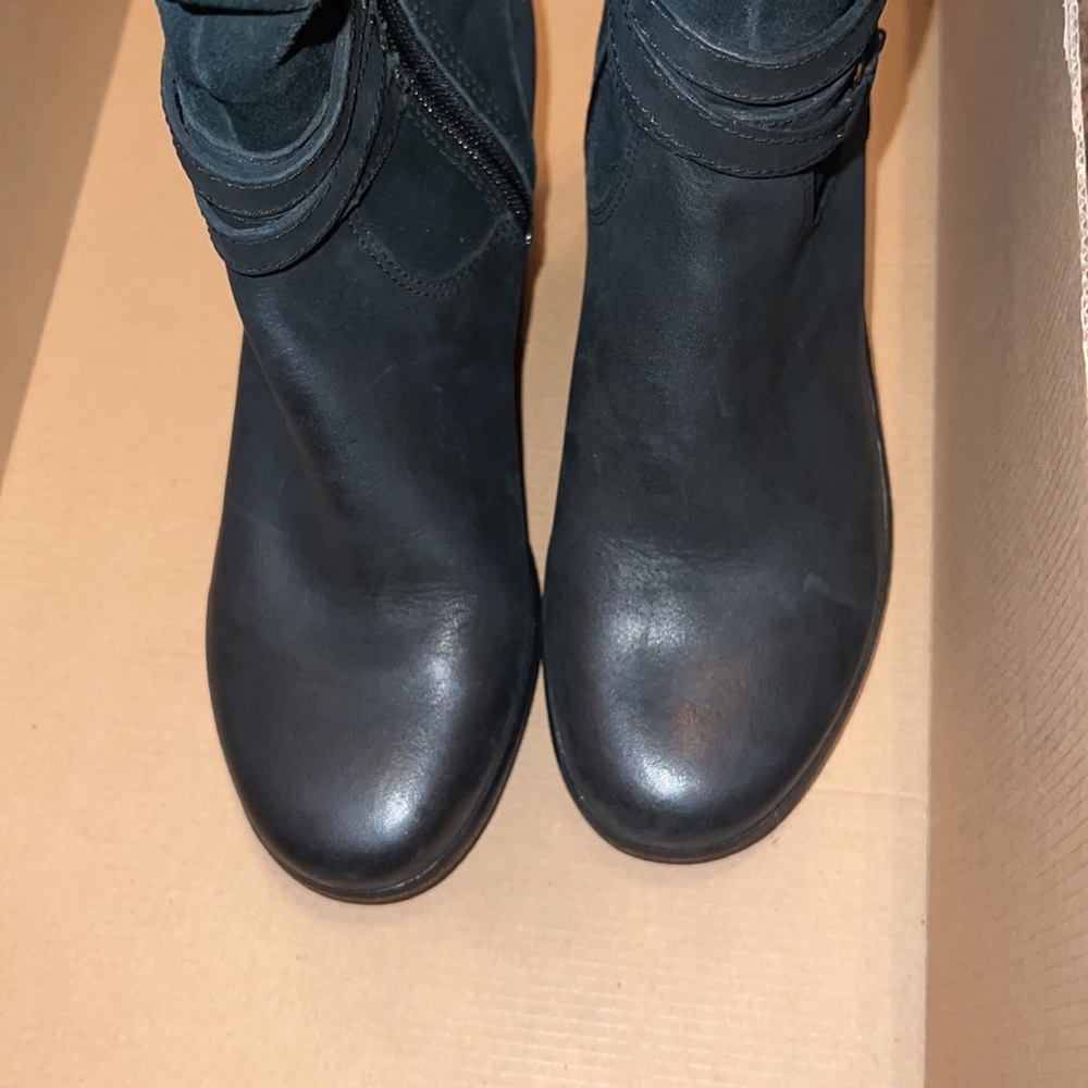 Ugg Boots (Euc) - image 3